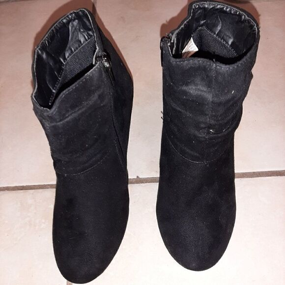 Black swede wedge heels, size 6.5 - Picture 5 of 7